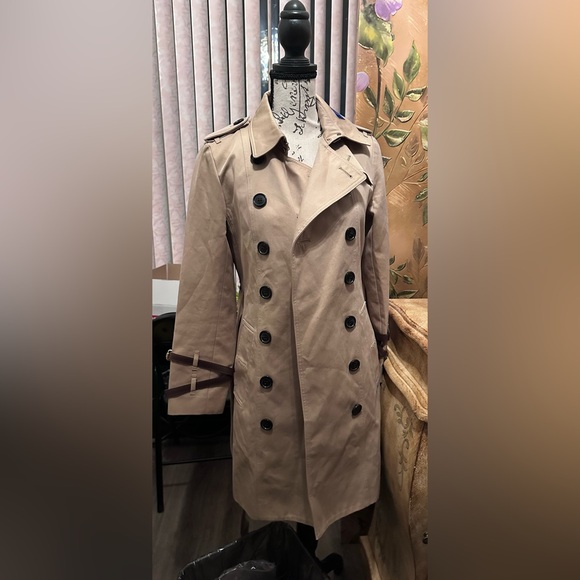 Burberry Jackets & Blazers - Authentic Burberry Beige Double-Breasted Trench Coat | Size US 0 / EU 2